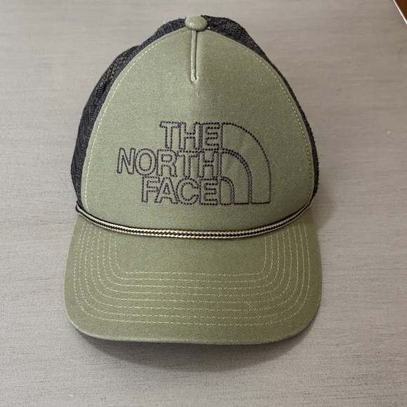 The North Face Khaki and Black Mesh Cap - Picture 1 of 2